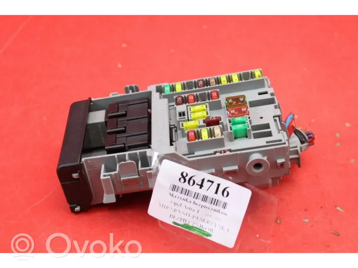 Opel Astra H Fuse box set 13222786