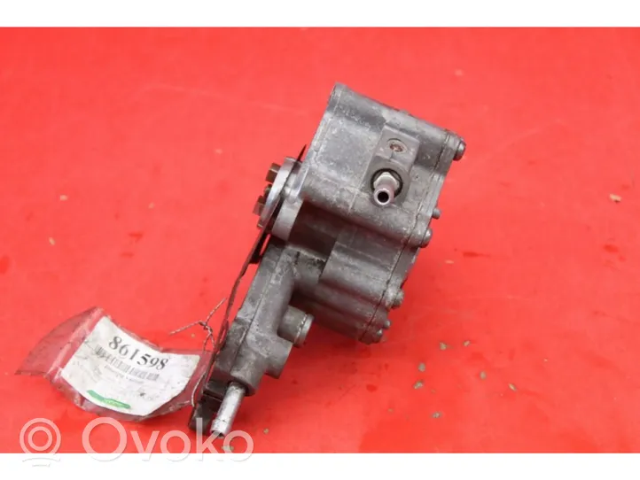 Volkswagen Golf V Vacuum pump 038145209M