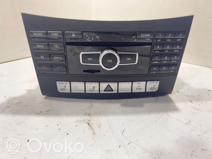 Mercedes-Benz E W212 Panel / Radioodtwarzacz CD/DVD/GPS 