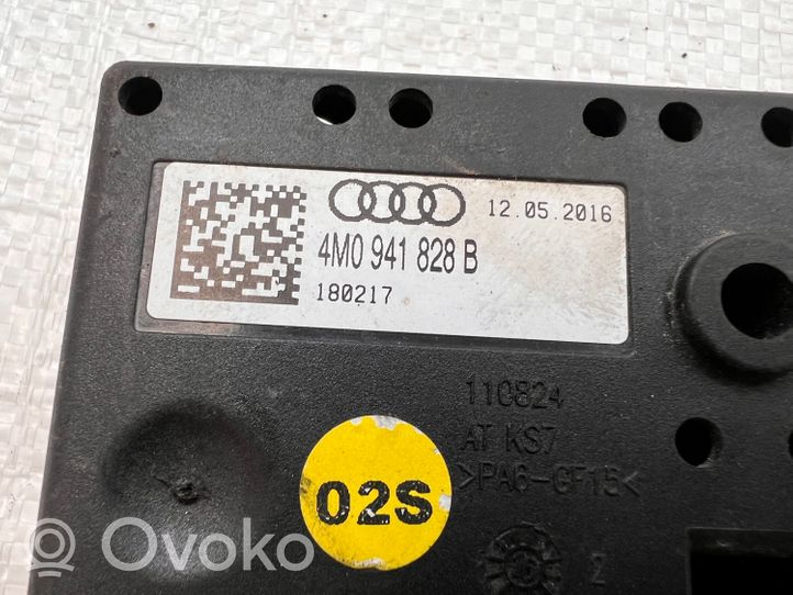 Audi Q7 4M Ramka / Moduł bezpieczników 