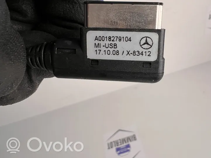 Mercedes-Benz GLC C253 USB-pistokeliitin 