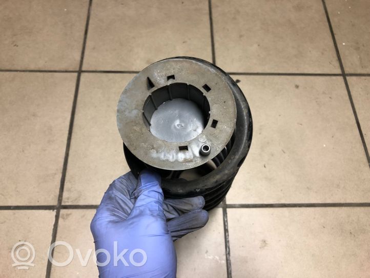 Jeep Cherokee Sprężyna tylna 68157881AB