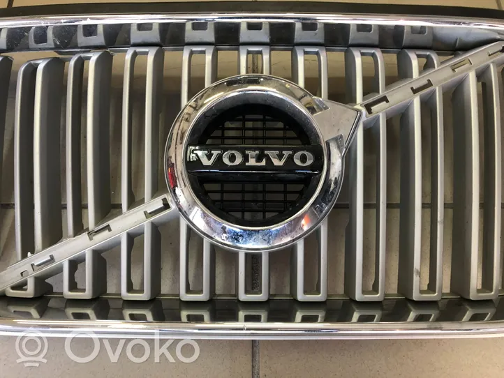Volvo XC90 Maskownica / Grill / Atrapa górna chłodnicy 31425936