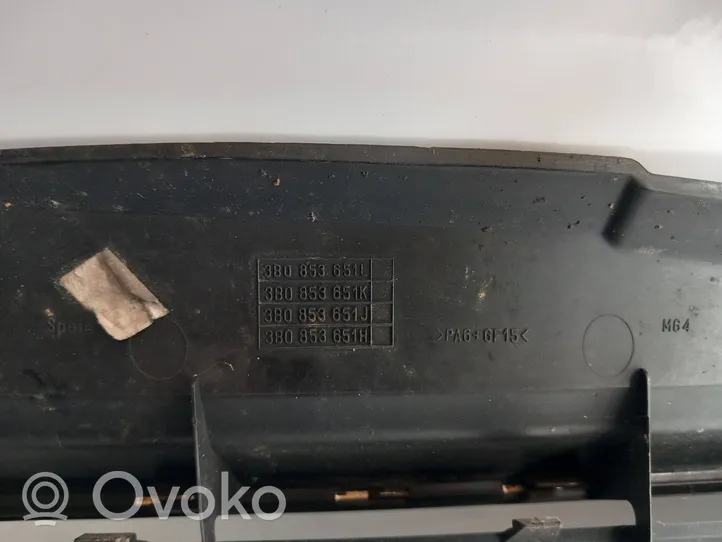 Volkswagen PASSAT B5.5 Etupuskurin ylempi jäähdytinsäleikkö 3B0853651J