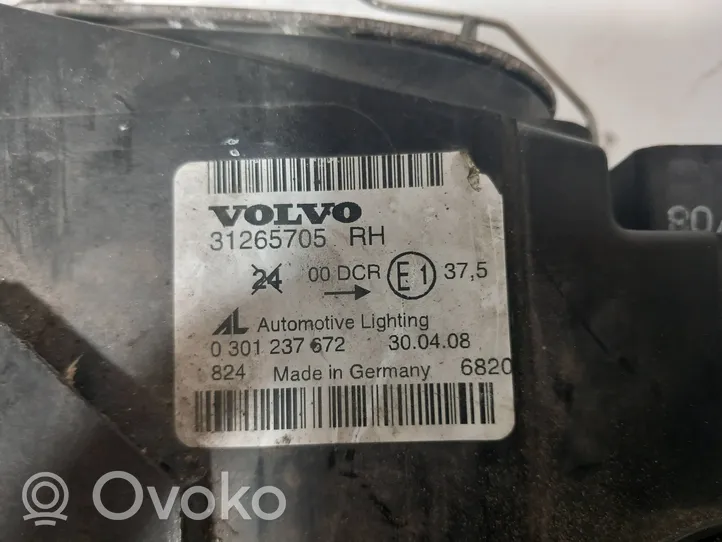 Volvo V50 Lampa przednia 0301237672