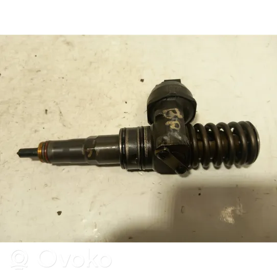 Volkswagen Polo IV 9N3 Fuel injector 038130073bp