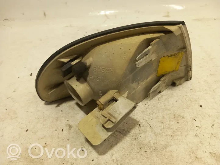 Audi A4 S4 B5 8D Element lampy przedniej 1315106