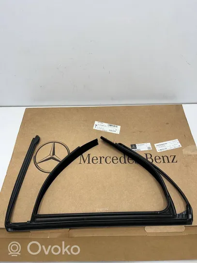 Mercedes-Benz GLC X253 C253 Guarnizione in gomma finestrino/vetro portiera posteriore A2537350425