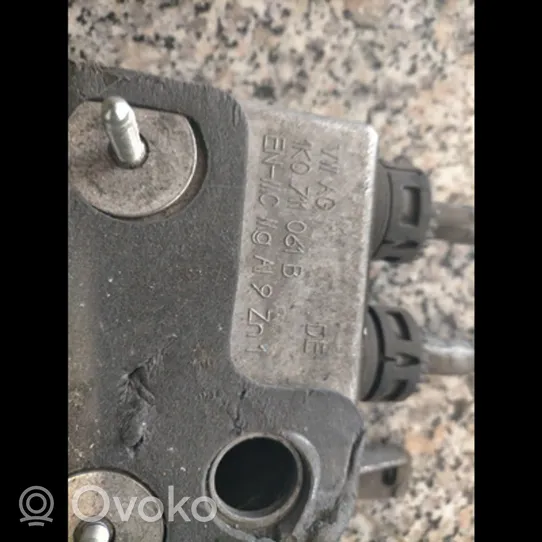 Audi A3 S3 8P Pavarų dėžės detalė 1K0711050A