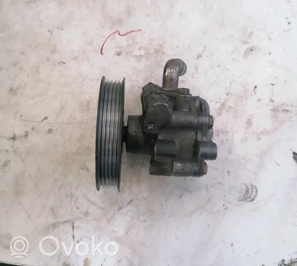 Volkswagen PASSAT B3 Power steering pump 8D0145156T