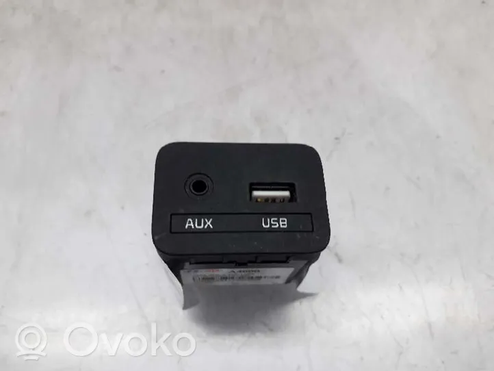 KIA Carens III Connettore plug in USB 96120A4000