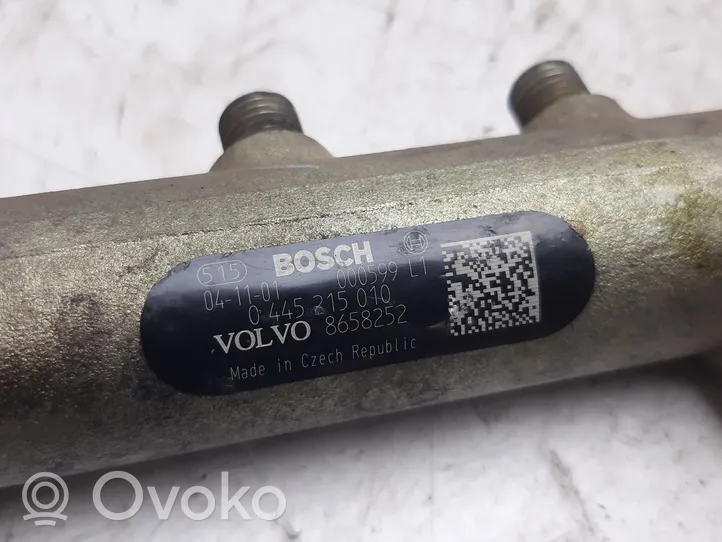 Volvo XC70 Listwa wtryskowa 8658252