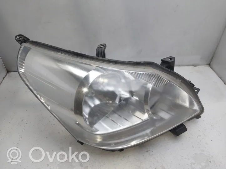 Toyota Verso Phare frontale 811100F090