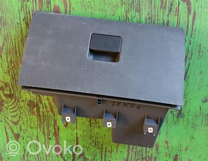 Volkswagen Fox Dashboard storage box/compartment 