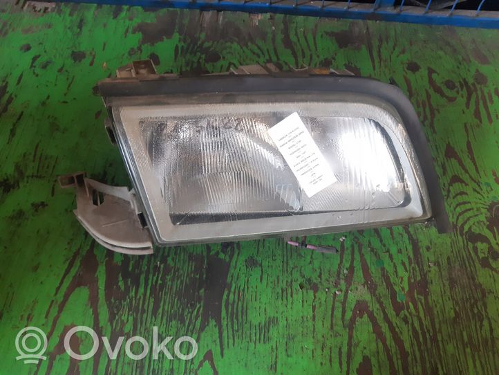 Mercedes-Benz C W202 Lampa przednia 0301082204