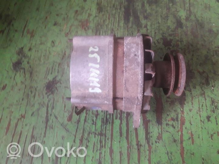 Volkswagen Golf I Alternador 0120489002