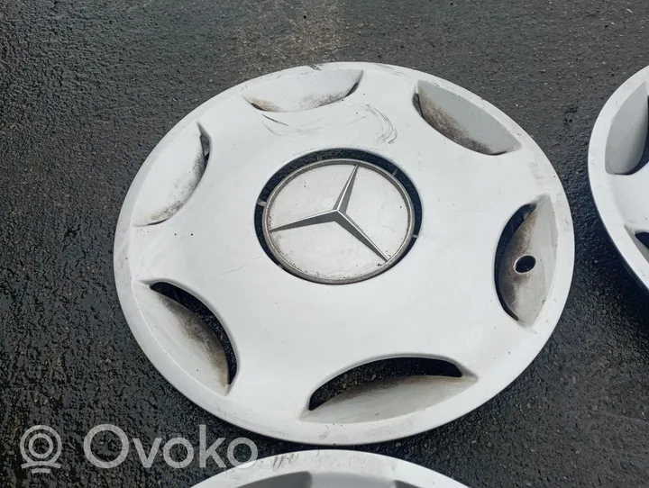 Mercedes-Benz C W203 Mozzo/copricerchi/borchia della ruota R15 2024010024