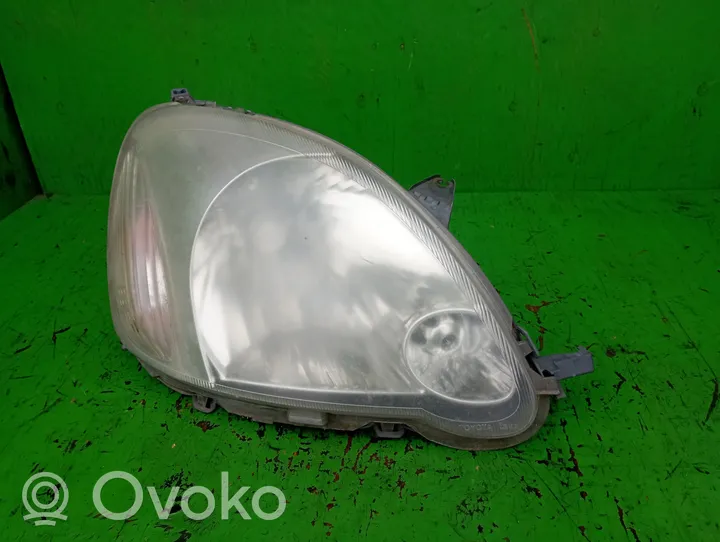 Toyota Yaris Lampa przednia 