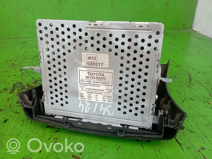 Toyota Yaris Konsola środkowa / Radio / GPS 