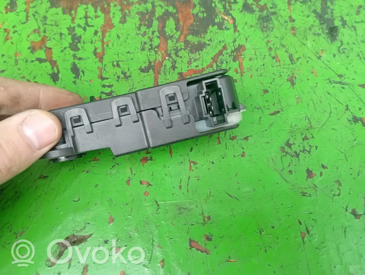 Volvo V50 Verrouillage du bouchon du réservoir de carburant 30716754