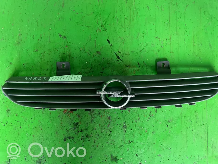 Opel Corsa B Atrapa chłodnicy / Grill 