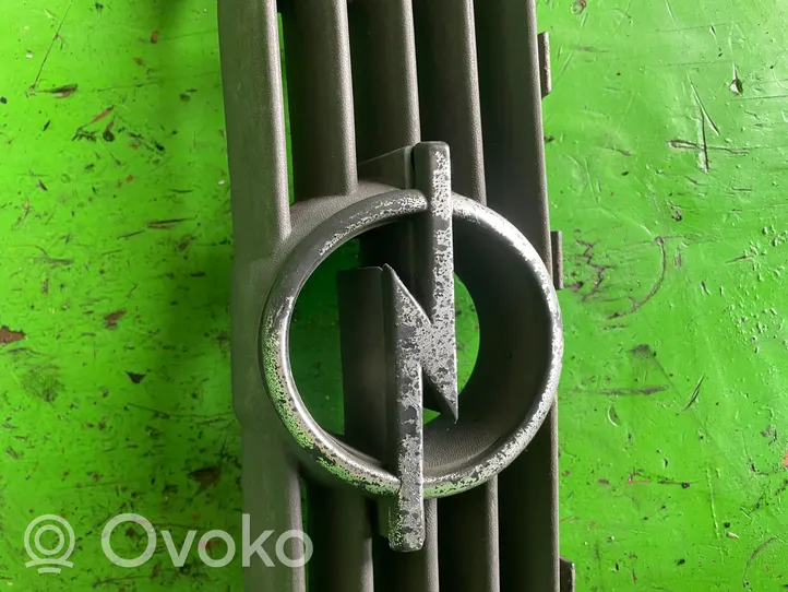 Opel Corsa B Atrapa chłodnicy / Grill 