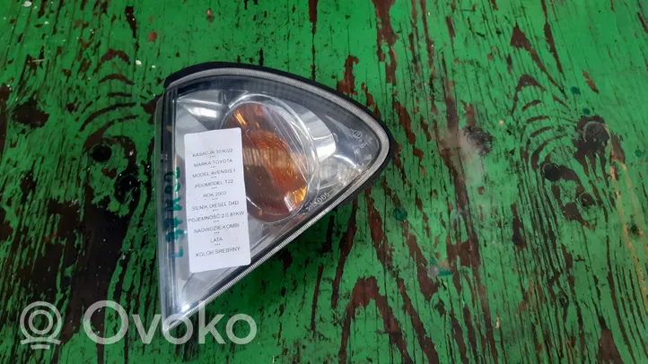 Toyota Avensis T220 Front indicator light 