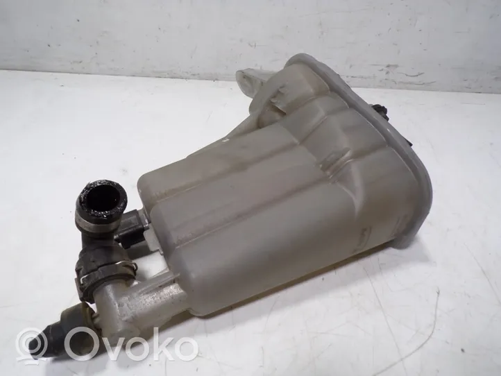 Audi A5 Vase d'expansion de carburant 8K0121403Q