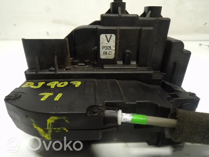 Nissan Qashqai+2 Rear door lock 82501JD900