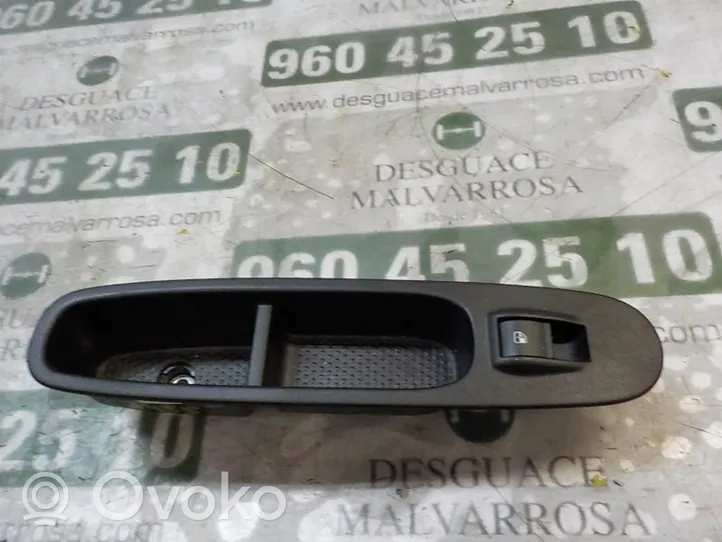 Fiat Punto Evo Interrupteur commade lève-vitre 735500049