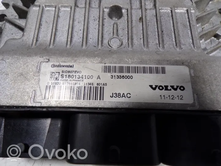 Volvo C30 Variklio valdymo blokas 36001407