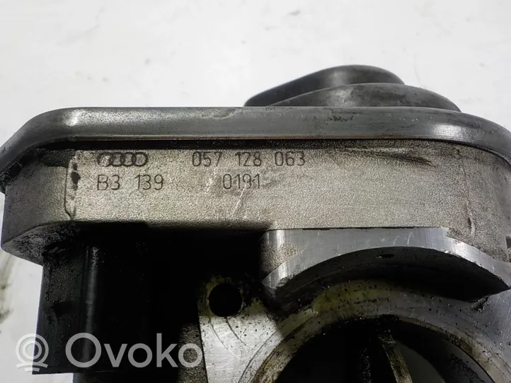 Audi A8 S8 D3 4E Valvola corpo farfallato 057128063