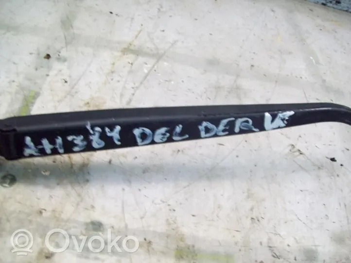 Hyundai Accent Brazo del limpiaparabrisas delantero 9832025060