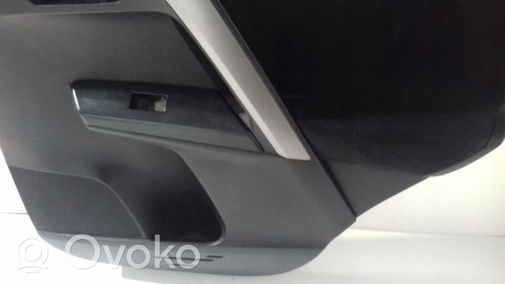 Toyota RAV 4 (XA40) Boczki / Poszycie drzwi tylnych 67613X1B12