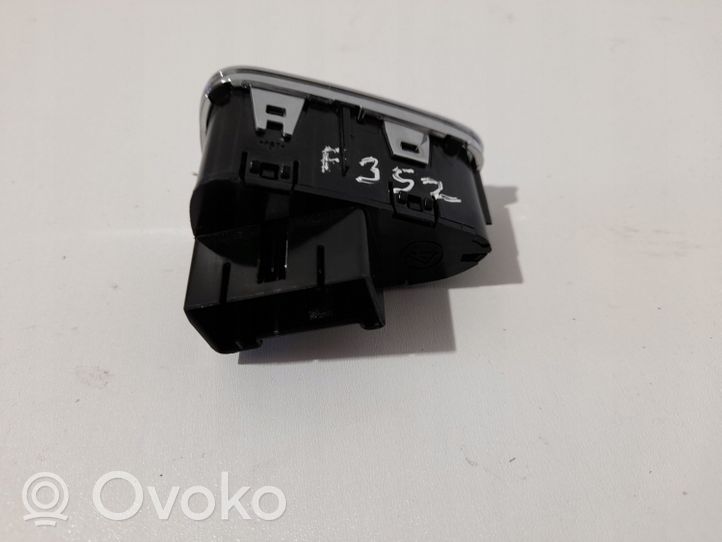 Opel Corsa E Centrinio užrakto jungtukas 39031633