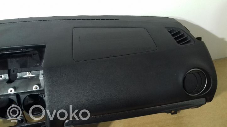 Mazda 6 Oro pagalvių komplektas su panele 