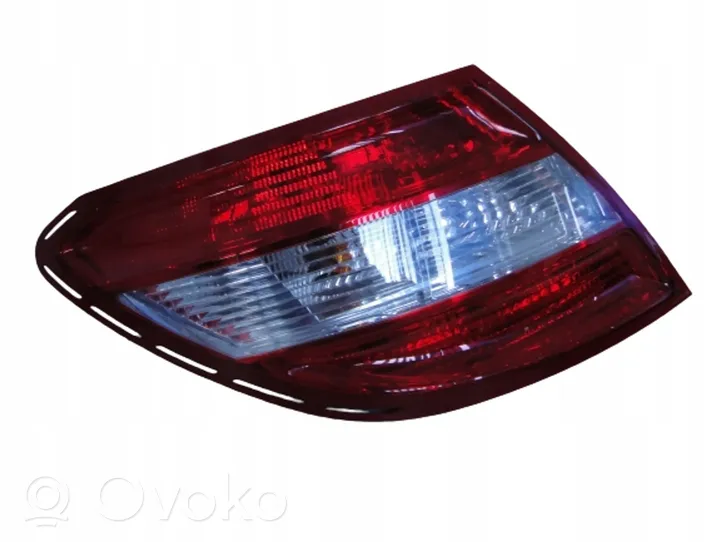 Mercedes-Benz C W204 Luci posteriori A2048200164