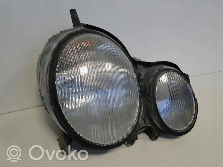 Mercedes-Benz E W210 Lampa przednia A2108202861