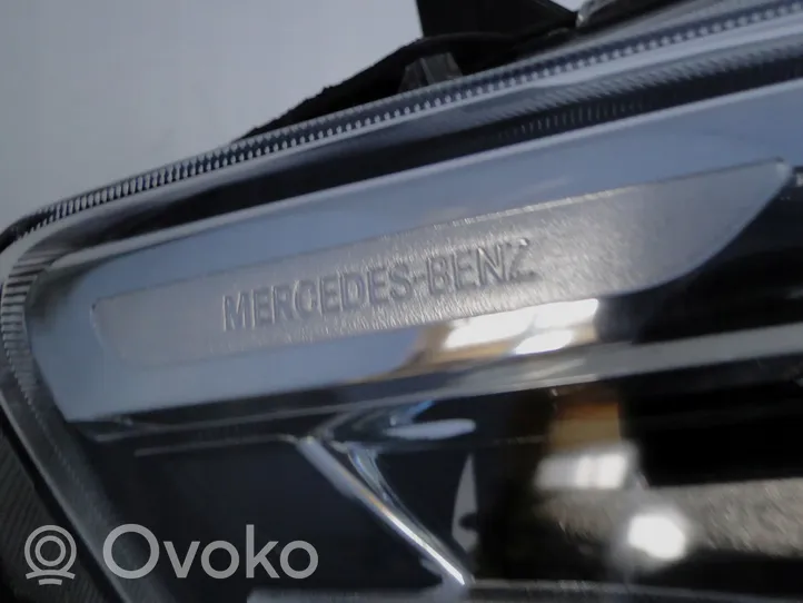 Mercedes-Benz Sprinter W907 W910 Lampa przednia A9109068200