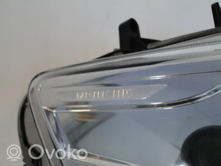 Mercedes-Benz Sprinter W907 W910 Lampa przednia A9109060100