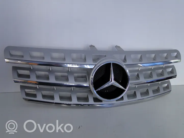 Mercedes-Benz ML W164 Grille calandre supérieure de pare-chocs avant A1648801985