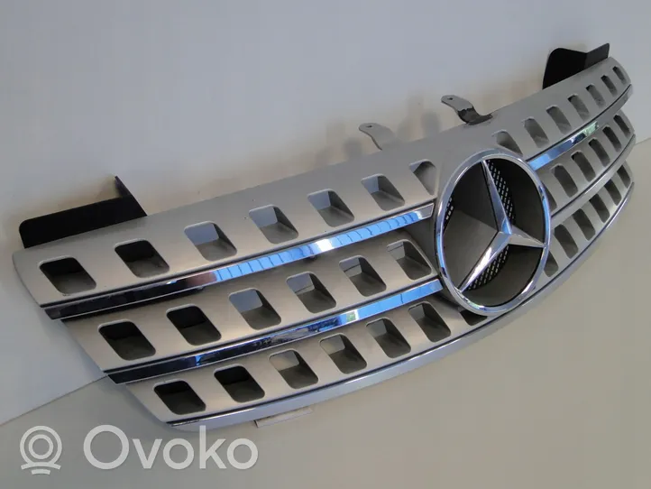 Mercedes-Benz ML W164 Front bumper upper radiator grill 