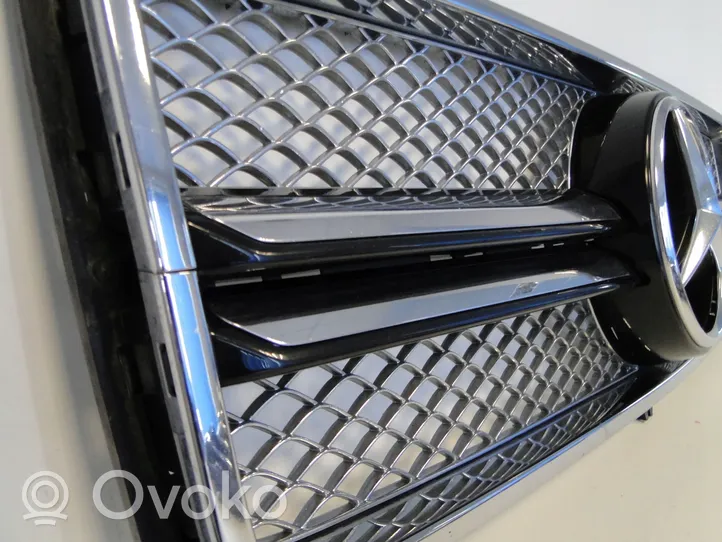 Mercedes-Benz G W463 Maskownica / Grill / Atrapa górna chłodnicy A4638880011