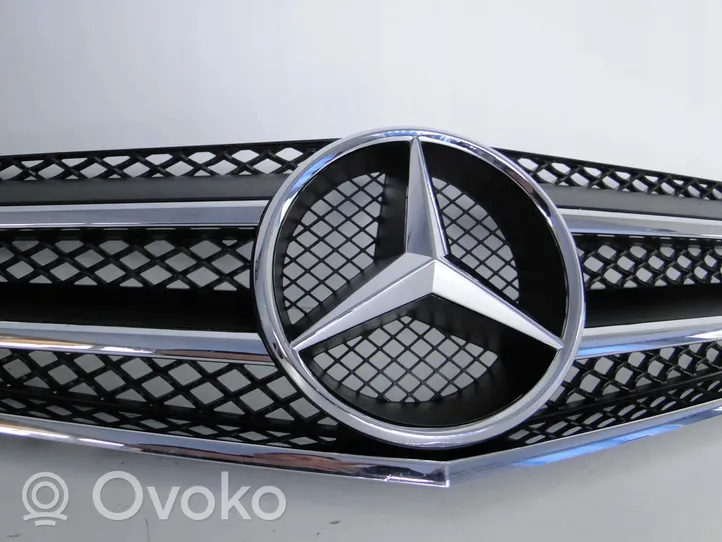 Mercedes-Benz E C207 W207 Grille calandre supérieure de pare-chocs avant A2078800283