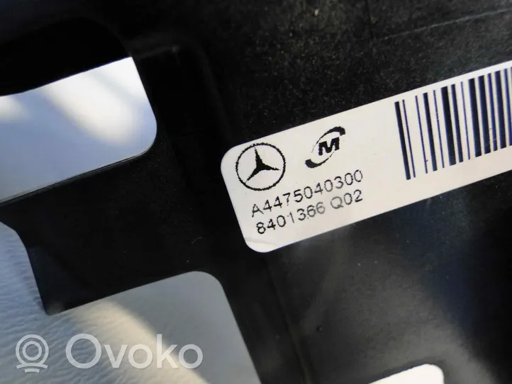 Mercedes-Benz V Class W447 Staffa di montaggio del radiatore A4475040300