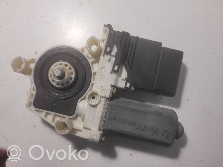 Volkswagen Bora Moteur de lève-vitre de porte arrière 1J4959812C