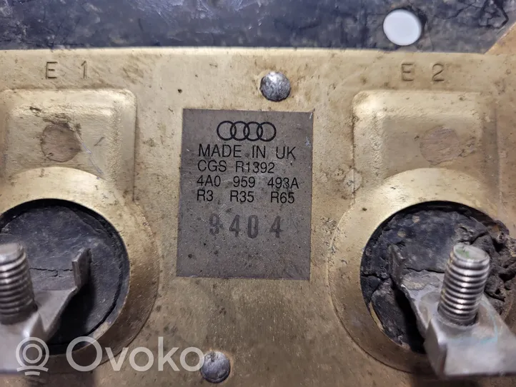 Audi 80 90 S2 B4 Aušinimo ventiliatoriaus rėlė 4A0959493A