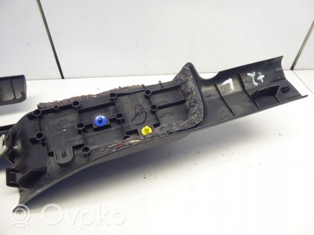 Nissan Qashqai+2 Rivestimento vano piedi laterale 769B7-EY10A