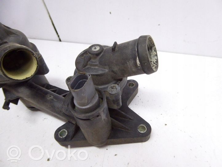 Audi A3 S3 8P Boîtier de thermostat 03C121826