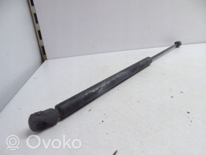 Volkswagen Golf III Support de levage de hayon 